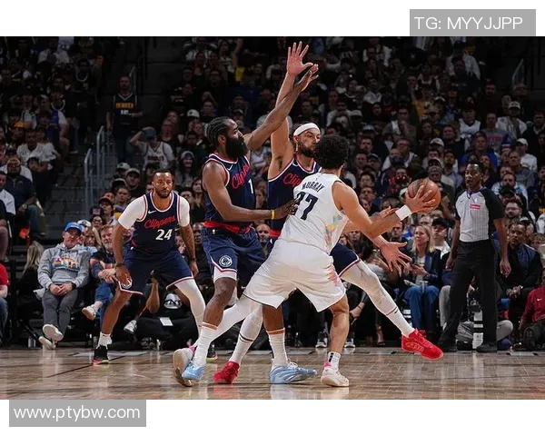 2019年NBA季后赛掘金与勇士的激烈对决回顾与分析