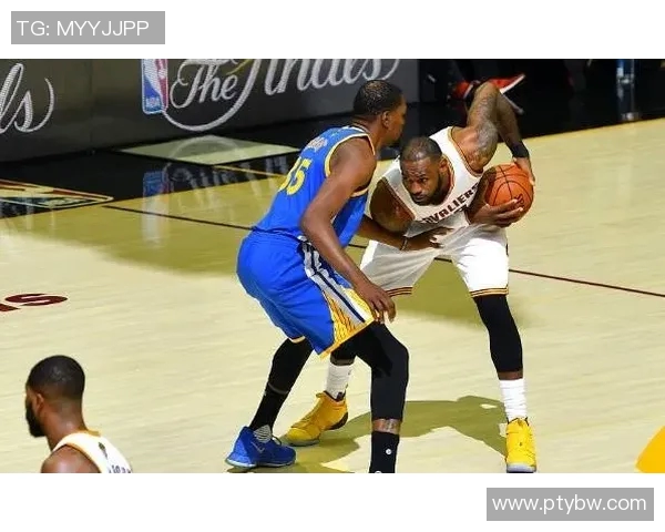 2017年骑士与勇士精彩对决全场录像回顾与分析