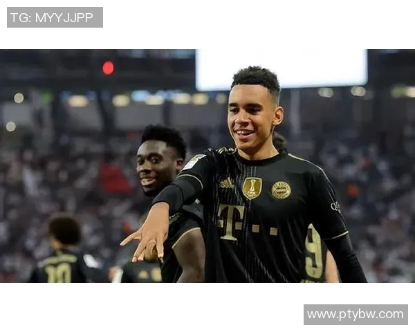 穆西亚拉的崛起之路：从青训小将到足球场上的耀眼明星